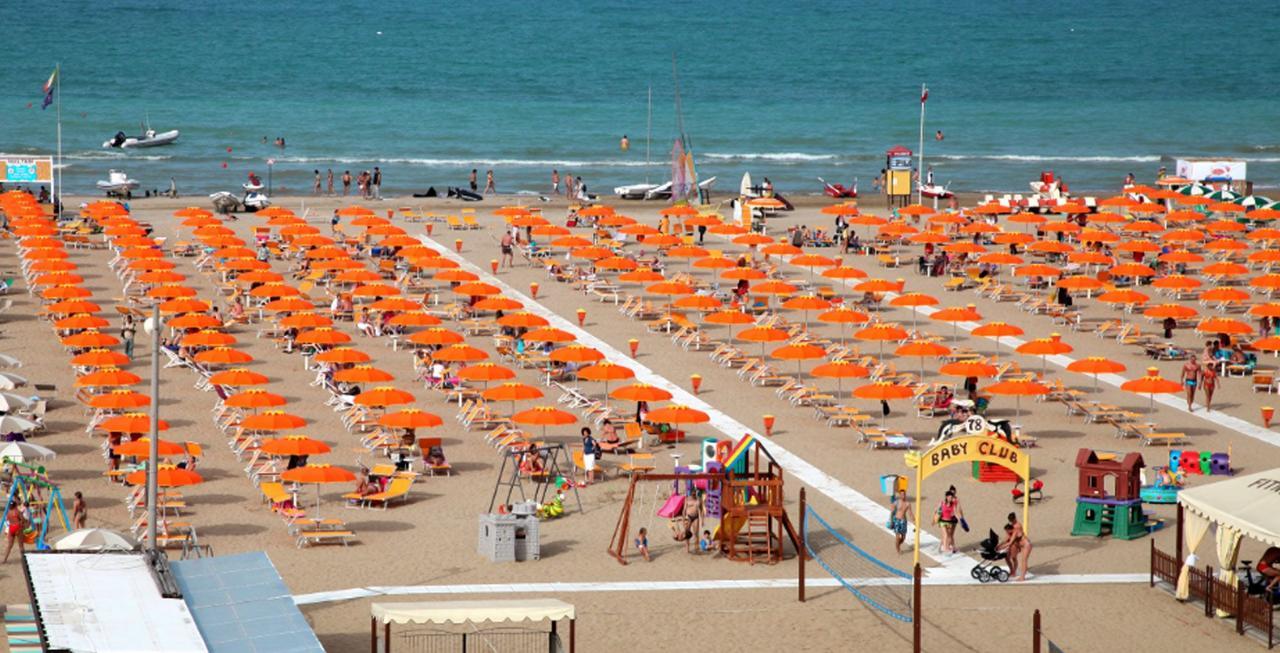 Hotel Orizzonti Rímini Exterior foto